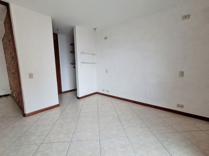 Apartamento de 1 alcoba en venta en La Aguacatala, Medellín, 44 m² · foto 13 de 21