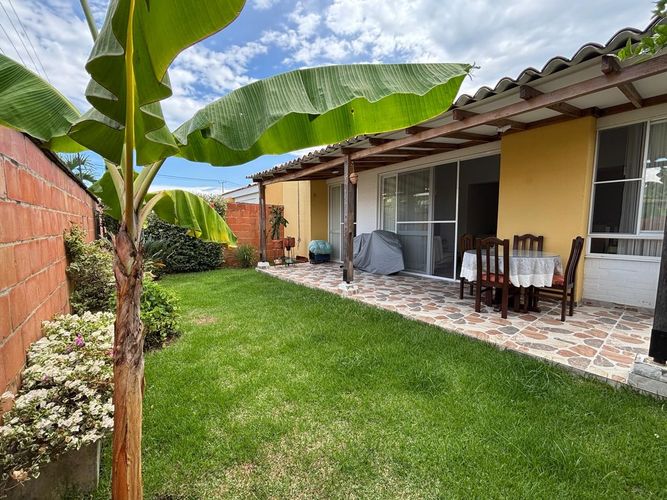Casa de 3 alcobas en venta en El Castillo, Jamundí, 140 m² · foto 2 de 14
