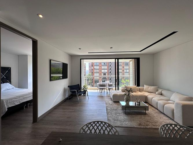 Apartamento de 2 alcobas en arriendo en El Poblado, Medellín, 95 m² · foto 2 de 19