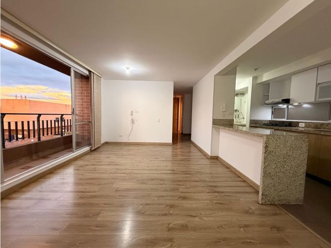 Apartamento de 3 alcobas en venta en Hacienda Casablanca El Molino, Madrid, 85 m² · foto 2 de 17