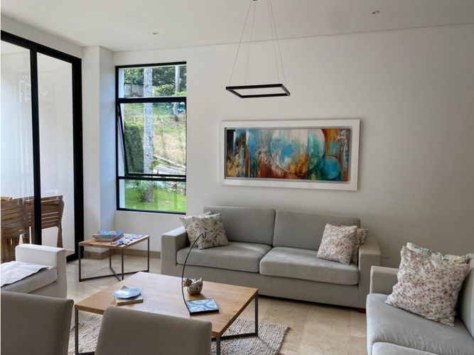Casa de 3 alcobas en venta en Aguacatal, Cali, 310 m² · foto 2 de 8