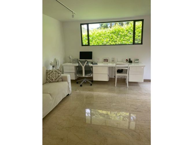 Casa de 3 alcobas en venta en Aguacatal, Cali, 310 m² · foto 3 de 8