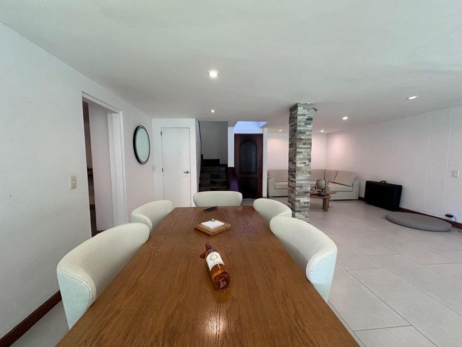 Casa de 3 alcobas en arriendo en Los Naranjos, Medellín, 160 m² · foto 4 de 19