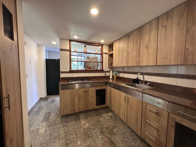 Casa de 3 alcobas en arriendo en Los Naranjos, Medellín, 160 m² · foto 8 de 19