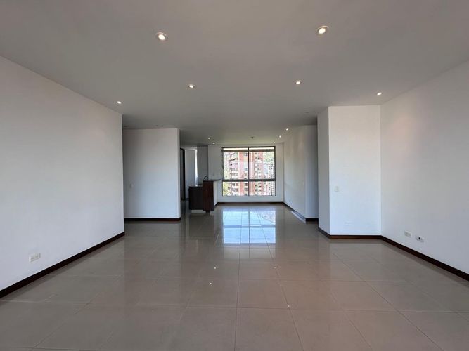 Apartamento de 3 alcobas en venta en El Poblado, Medellín, 130 m² · foto 11 de 19