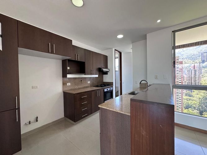 Apartamento de 3 alcobas en venta en El Poblado, Medellín, 130 m² · foto 6 de 19