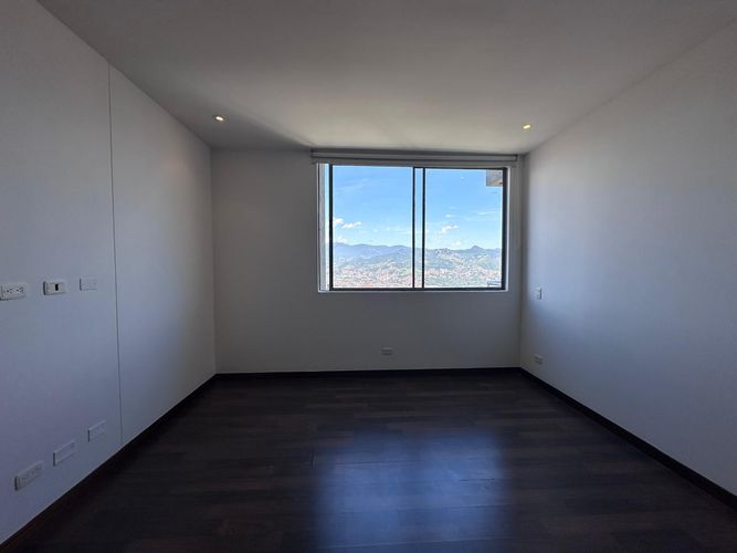 Apartamento de 3 alcobas en venta en El Poblado, Medellín, 130 m² · foto 9 de 19