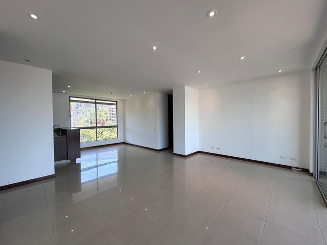 Apartamento de 3 alcobas en venta en El Poblado, Medellín, 130 m² · foto 8 de 19