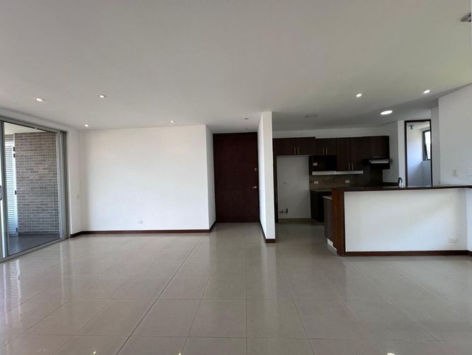 Apartamento de 3 alcobas en venta en El Poblado, Medellín, 130 m² · foto 2 de 19