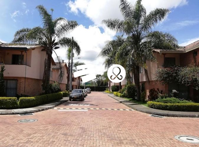 Casa de 3 alcobas en venta en Los Colegios, Rionegro, 138 m² · foto 2 de 24