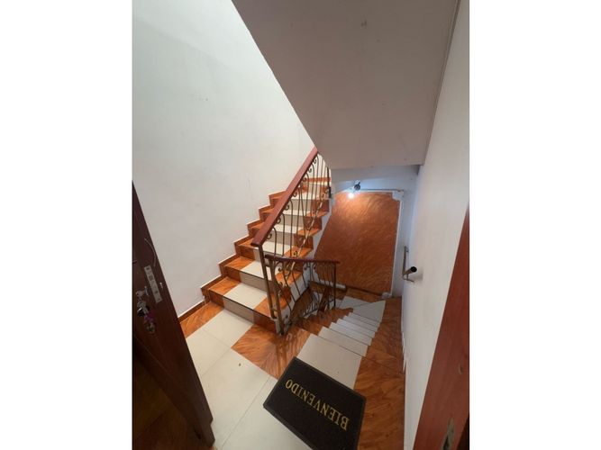 Edificio en venta en Ciudad Jardin, Cali, 600 m² · foto 2 de 7