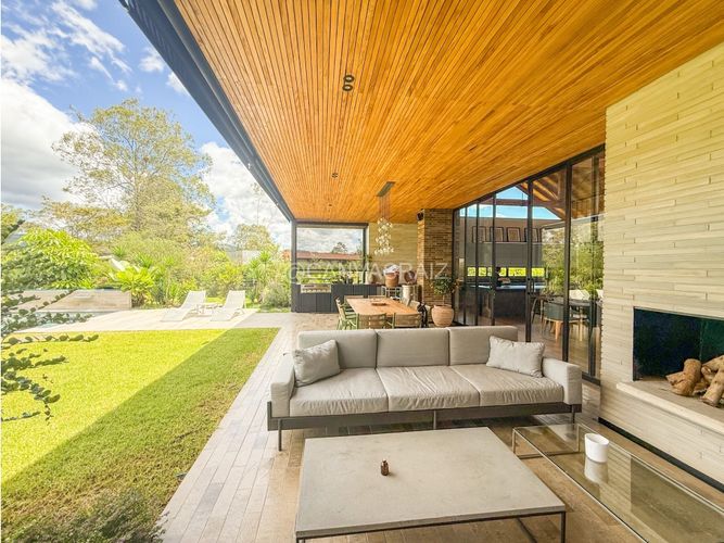 Casa de 3 alcobas en venta en Llano Grande, Rionegro, 460 m² · foto 3 de 24