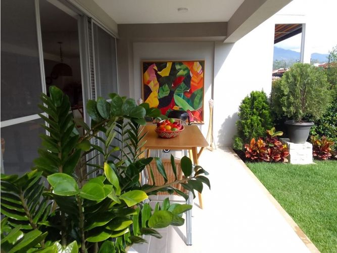 Casa de 3 alcobas en venta en Las Mercedes, Jamundí, 203 m² · foto 2 de 16