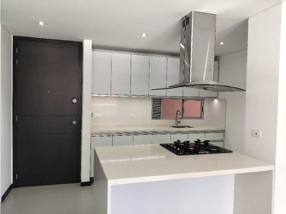 Apartamento en arriendo en Las Lomas No.1, Medellín · foto 3 de 18