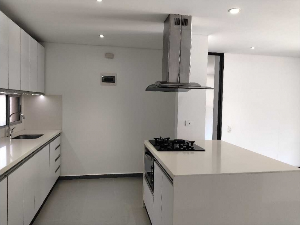Apartamento en arriendo en Las Lomas No.1, Medellín · foto 4 de 18