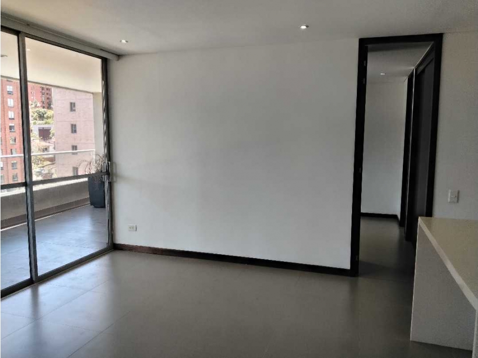 Apartamento en arriendo en Las Lomas No.1, Medellín · foto 5 de 18
