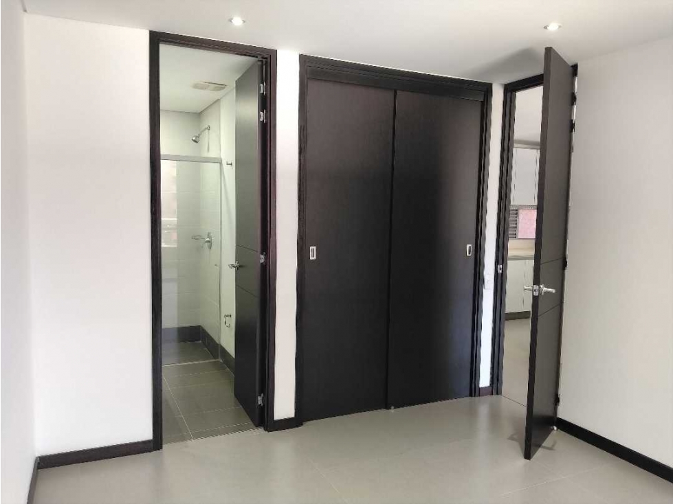 Apartamento en arriendo en Las Lomas No.1, Medellín · foto 11 de 18