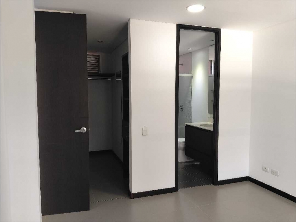 Apartamento en arriendo en Las Lomas No.1, Medellín · foto 15 de 18