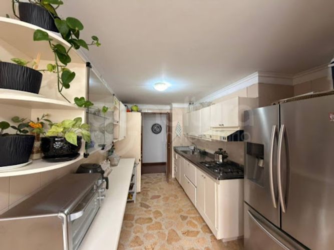 Apartamento de 3 alcobas en venta en Altos Del Poblado, Medellín, 162 m² · foto 3 de 24