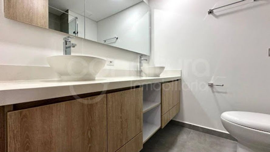 Apartamento de 3 alcobas en arriendo en Las Palmas, Medellín, 137 m² · foto 10 de 17
