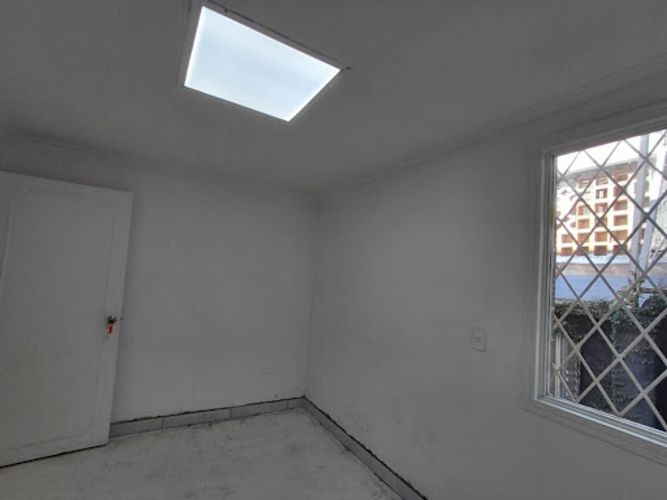 Casa de 14 alcobas en arriendo en Milla De Oro, Medellín, 400 m² · foto 5 de 24