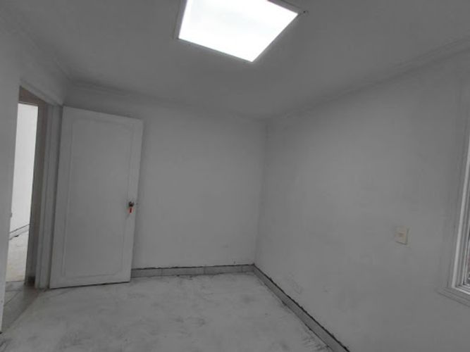 Casa de 14 alcobas en arriendo en Milla De Oro, Medellín, 400 m² · foto 6 de 24
