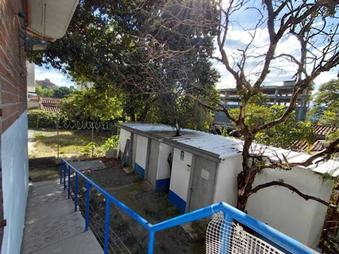 Casa de 14 alcobas en arriendo en Milla De Oro, Medellín, 400 m² · foto 16 de 24
