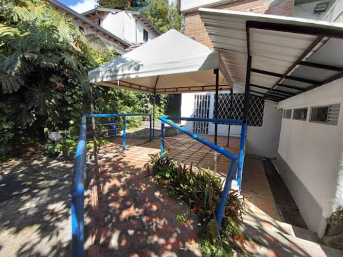 Casa de 14 alcobas en arriendo en Milla De Oro, Medellín, 400 m² · foto 18 de 24