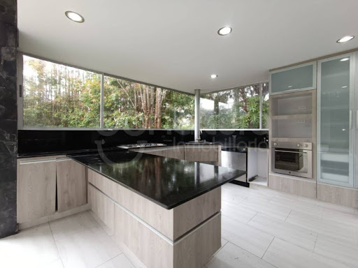 Casa en Arriendo en Loma del Escobero, Envigado en Envigado, de Conaltura Inmobiliaria