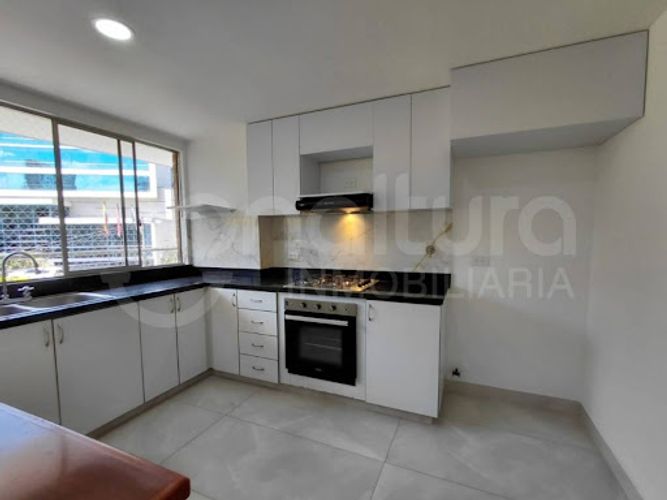 Apartamento de 3 alcobas en arriendo en Milla De Oro, Medellín, 185 m² · foto 2 de 24