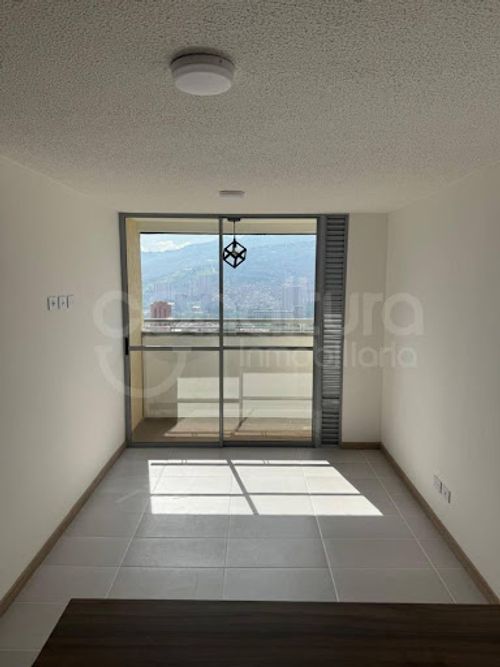 Apartamento de 3 alcobas en venta en Barrio Nuevo, Bello, 58 m² · foto 3 de 11