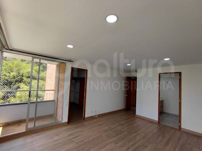 Apartamento de 3 alcobas en arriendo en Milla De Oro, Medellín, 185 m² · foto 16 de 24