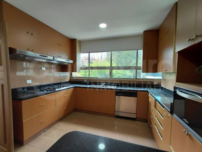 Apartamento de 3 alcobas en arriendo en Milla De Oro, Medellín, 185 m² · foto 3 de 24