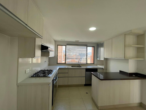 Apartamento en arriendo en La Florida, Medellín · foto 2 de 24
