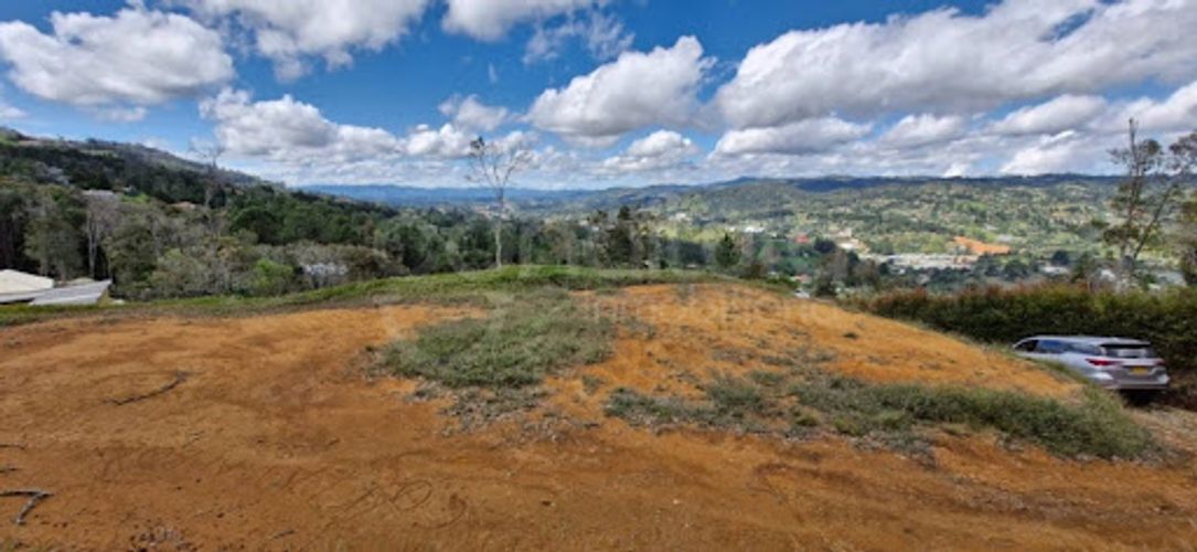 Lote en venta en Guarne, 2300 m² · foto 2 de 8