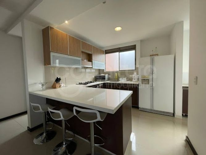 Apartamento de 3 alcobas en arriendo en Las Lomas No.2, Medellín, 150 m² · foto 2 de 19