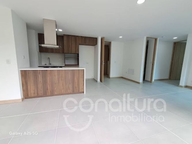 Apartamento de 2 alcobas en arriendo en San Jose, Sabaneta, 76 m² · foto 3 de 16