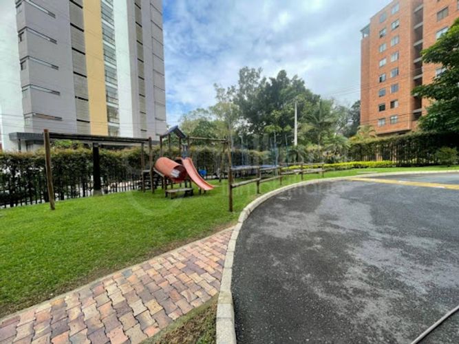 Apartamento de 3 alcobas en arriendo en Las Lomas No.2, Medellín, 150 m² · foto 17 de 19