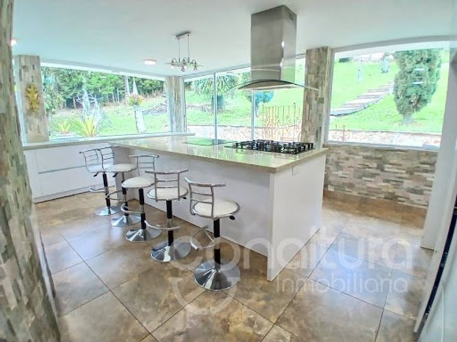 Casa de 4 alcobas en arriendo en Zarzal La Luz, Copacabana, 320 m² · foto 2 de 24