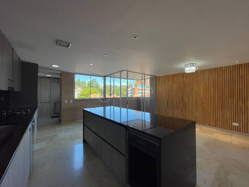 Apartamento en arriendo en Los Naranjos, Medellín · foto 2 de 24
