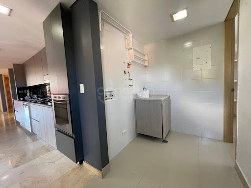 Apartamento en arriendo en Los Naranjos, Medellín · foto 5 de 24
