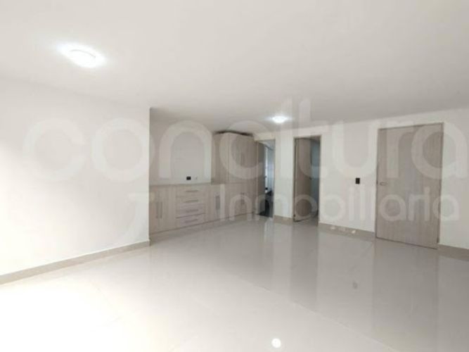 Casa de 5 alcobas en arriendo en El Tesoro, Medellín, 330 m² · foto 3 de 20