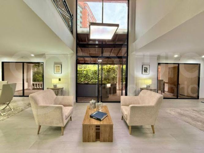 Casa de 5 alcobas en arriendo en El Tesoro, Medellín, 330 m² · foto 4 de 20