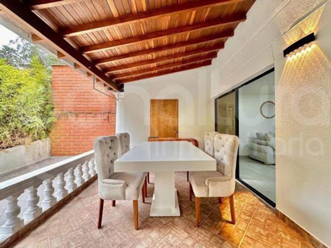Casa de 5 alcobas en arriendo en El Tesoro, Medellín, 330 m² · foto 6 de 20
