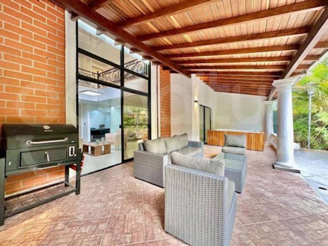 Casa de 5 alcobas en arriendo en El Tesoro, Medellín, 330 m² · foto 7 de 20