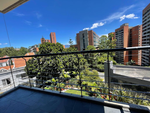 Apartamento en arriendo en Los Naranjos, Medellín · foto 13 de 24