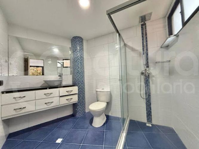 Casa de 5 alcobas en arriendo en El Tesoro, Medellín, 330 m² · foto 12 de 20