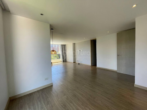 Apartamento en arriendo en Los Naranjos, Medellín · foto 19 de 24