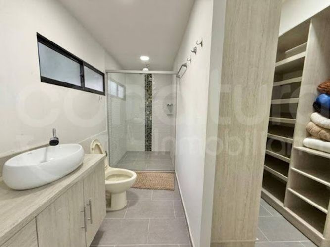 Casa de 5 alcobas en arriendo en El Tesoro, Medellín, 330 m² · foto 16 de 20