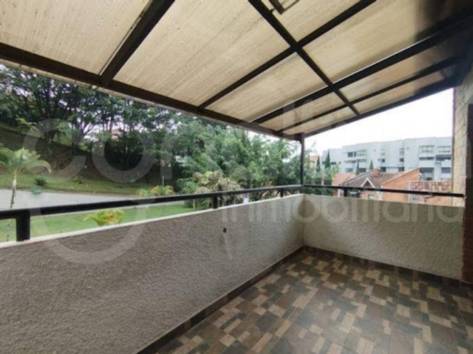 Casa de 5 alcobas en arriendo en El Tesoro, Medellín, 330 m² · foto 18 de 20